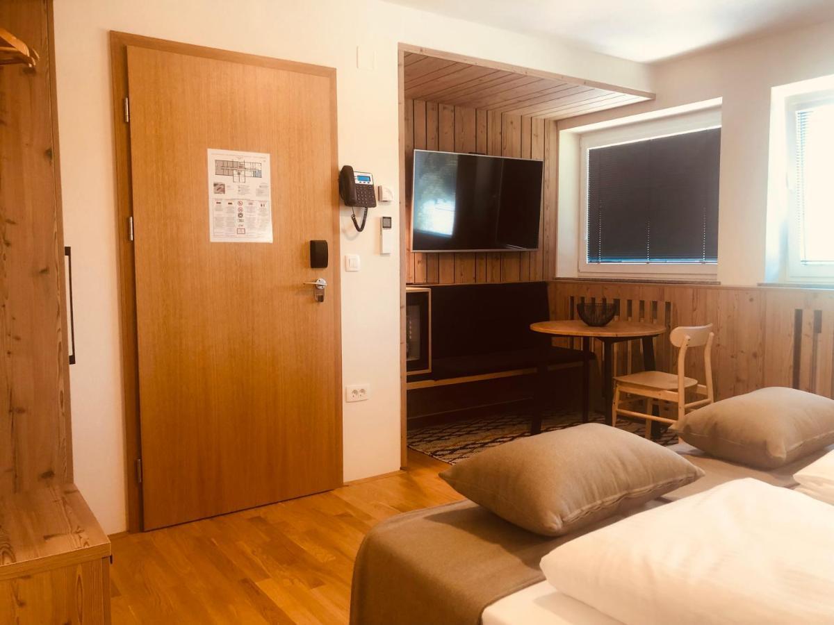 Na Vasi Restavracija In Prenocisca Hotel Škofja Loka Exterior foto