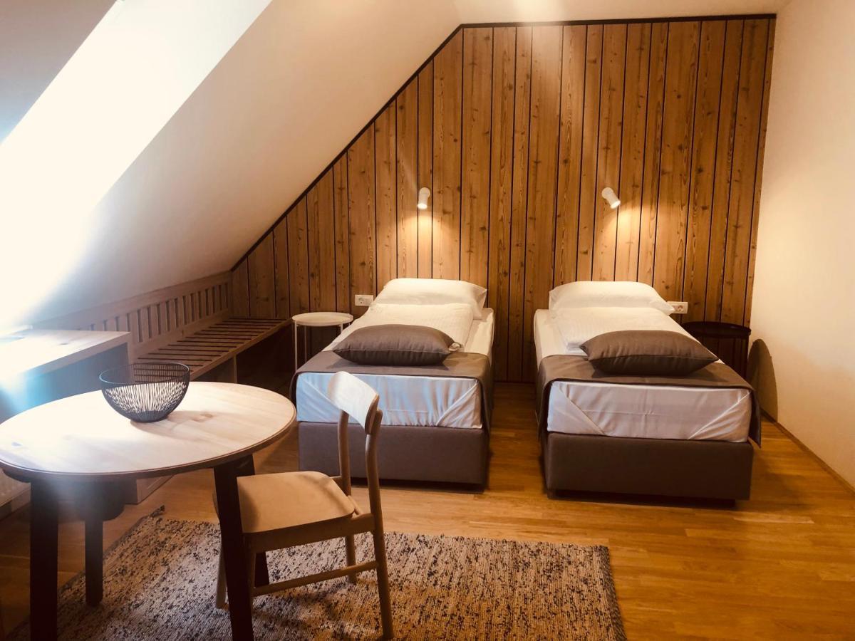 Na Vasi Restavracija In Prenocisca Hotel Škofja Loka Exterior foto