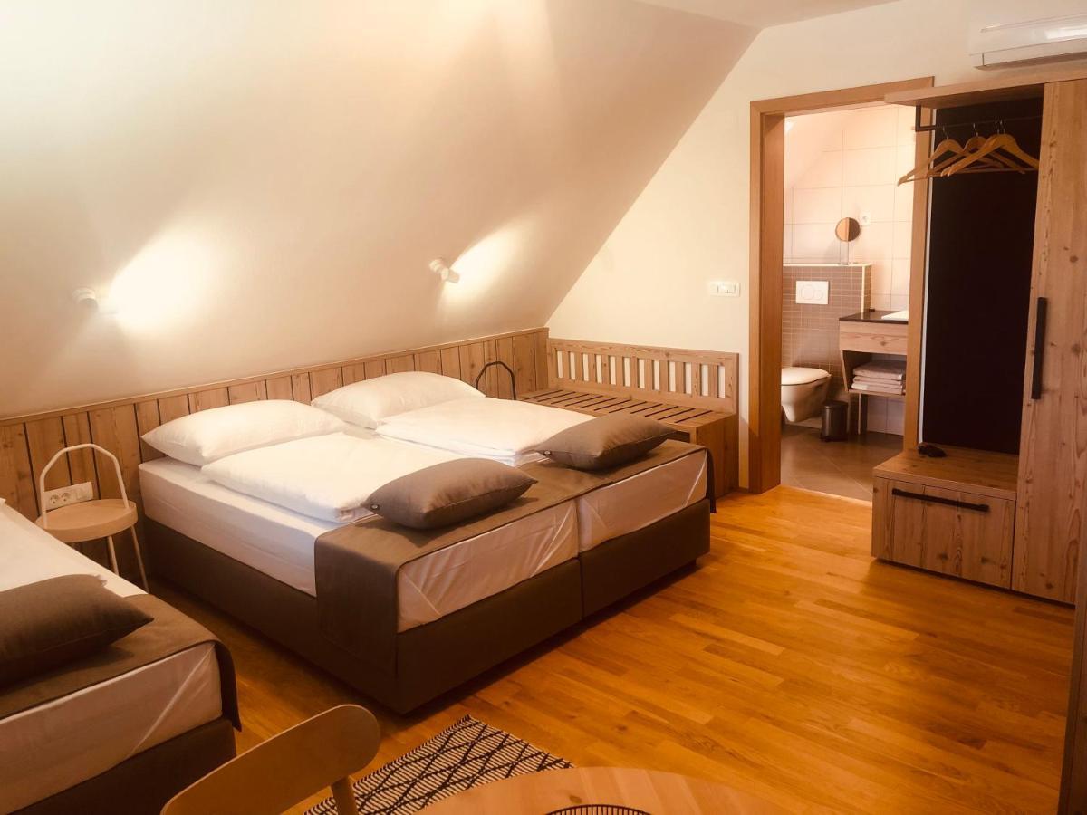 Na Vasi Restavracija In Prenocisca Hotel Škofja Loka Exterior foto