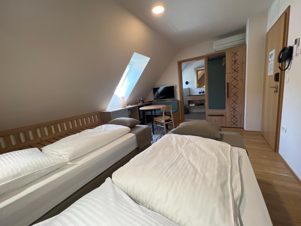 Na Vasi Restavracija In Prenocisca Hotel Škofja Loka Exterior foto
