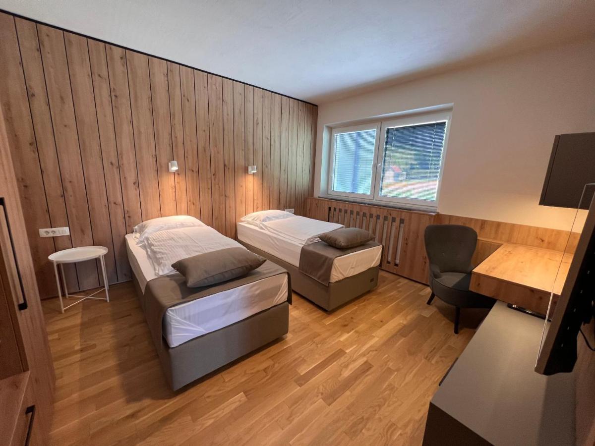 Na Vasi Restavracija In Prenocisca Hotel Škofja Loka Exterior foto